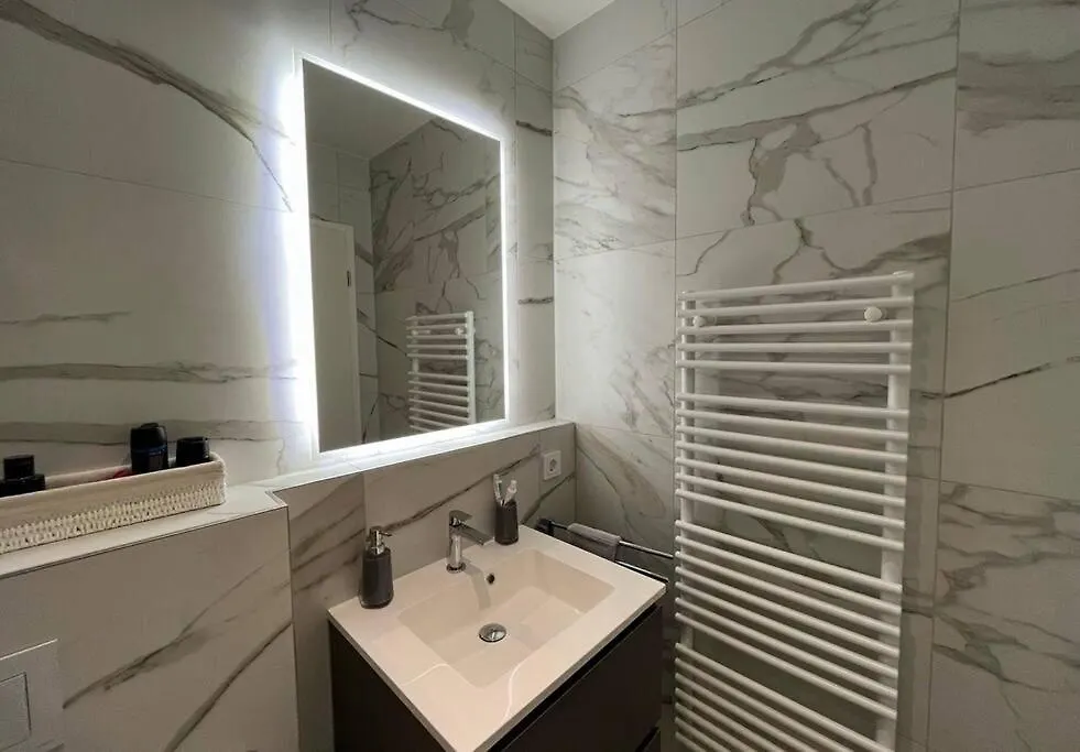 Daire Luxury 1Bedroom With Parking In Center&Large Terrace -Cd3 Lüksemburg Lüksemburg